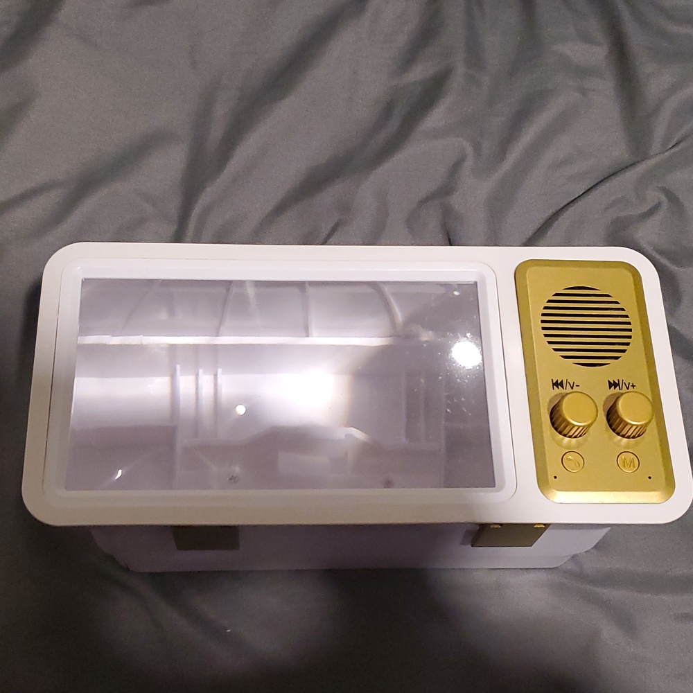 GabbaGoods retro tv Bluetooth and phone magnifier
